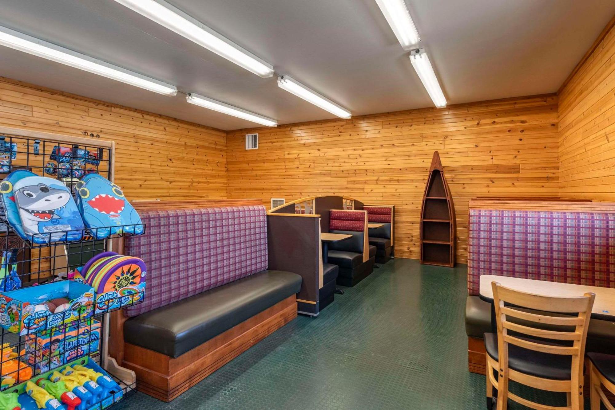 Three Bears Resort Waterpark Near Tomah Ascend Collection Warrens Exterior photo