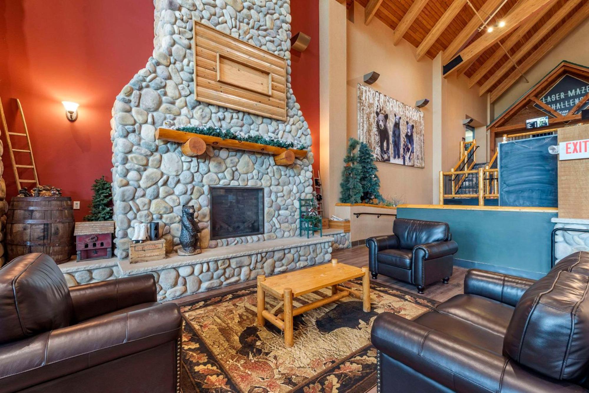 Three Bears Resort Waterpark Near Tomah Ascend Collection Warrens Exterior photo