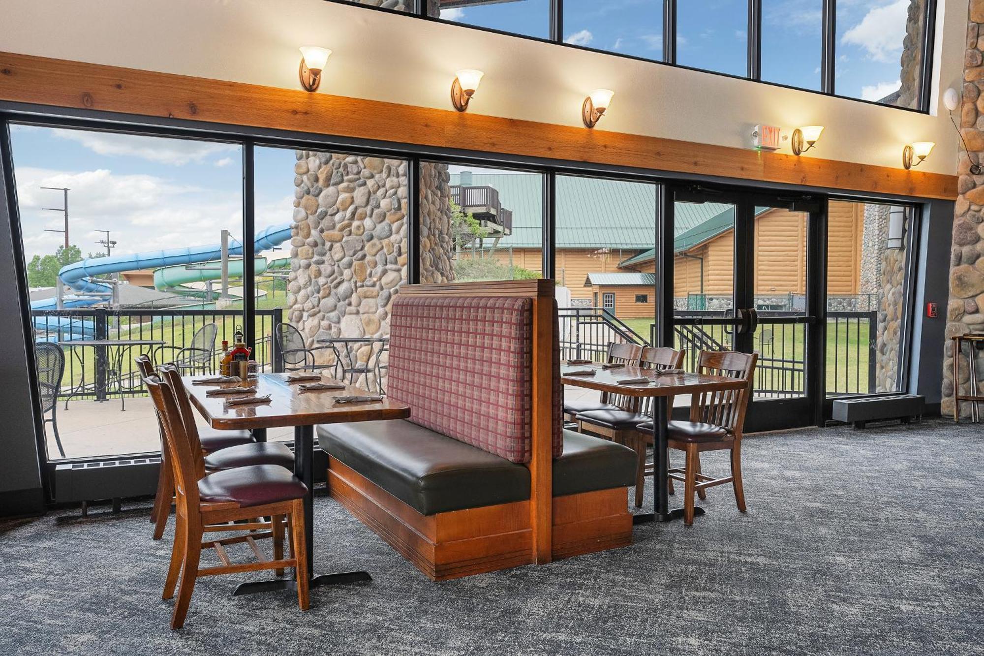 Three Bears Resort Waterpark Near Tomah Ascend Collection Warrens Exterior photo