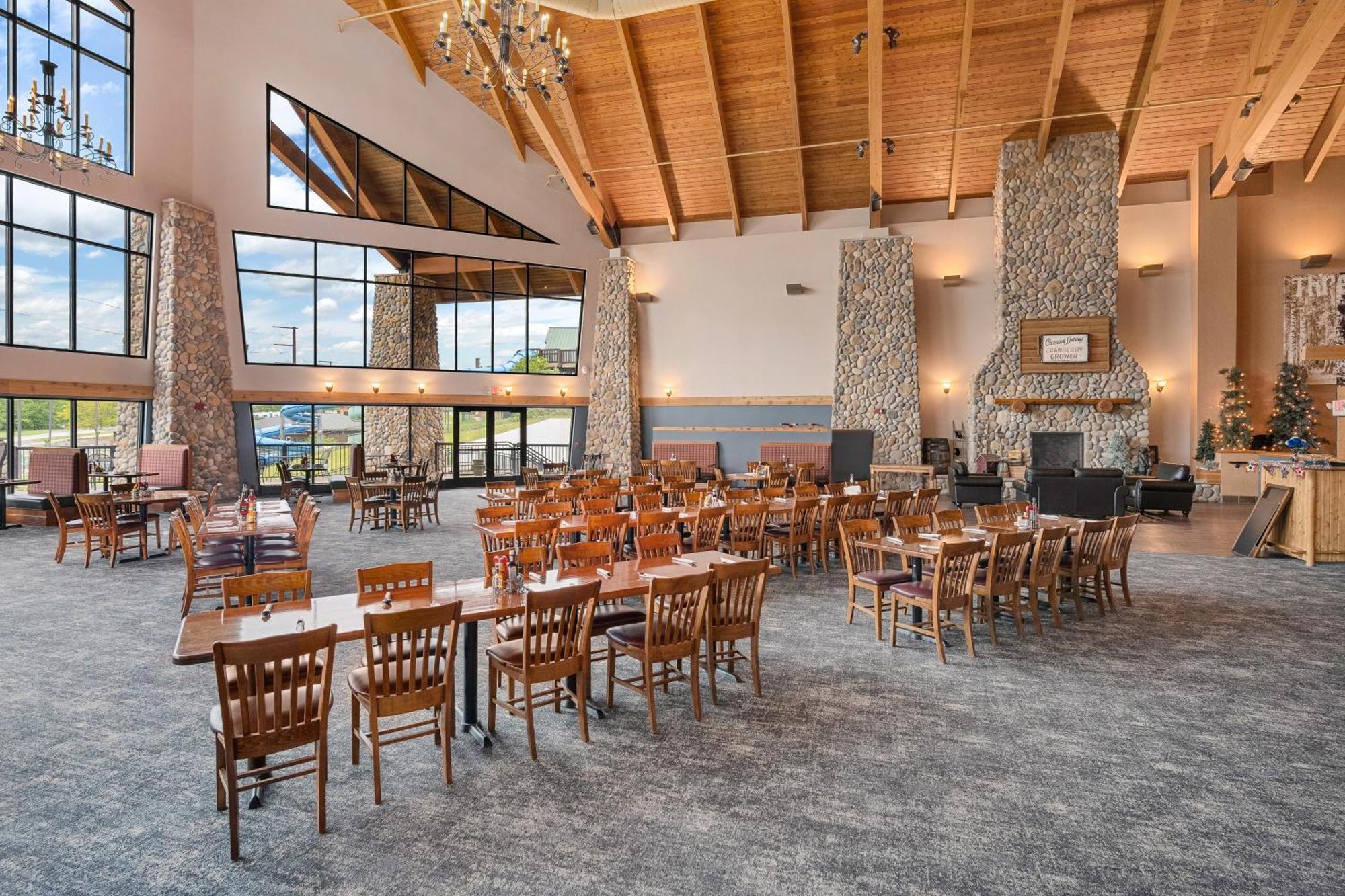 Three Bears Resort Waterpark Near Tomah Ascend Collection Warrens Exterior photo