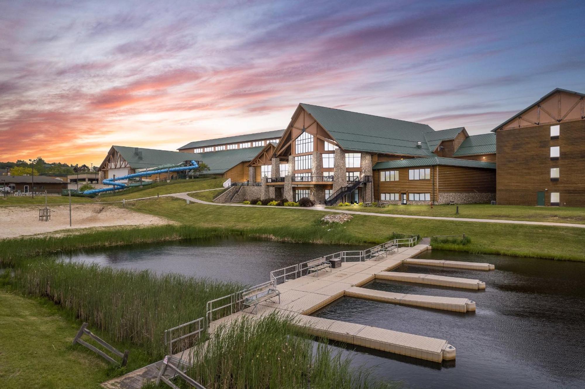 Three Bears Resort Waterpark Near Tomah Ascend Collection Warrens Exterior photo